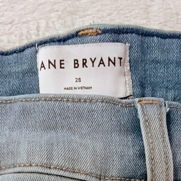 EUC: Lane Bryant Sze 28 Light Wash Distressed Denim Shorts - Picture 3 of 5